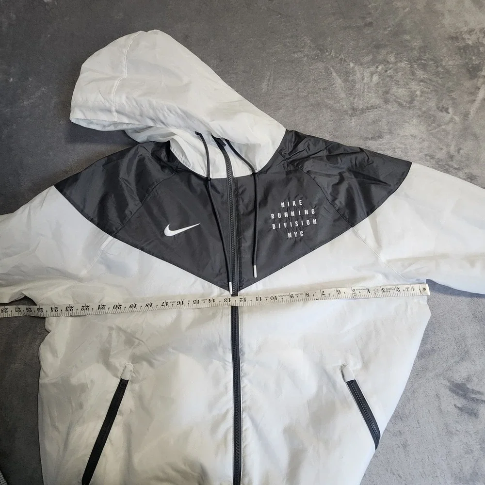 New Nike Running Division NYC Windrunner Jacket Mens L White Grey Marathon Rare
